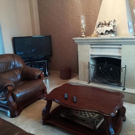 Leon Hotel Тбилиси Екстериор снимка