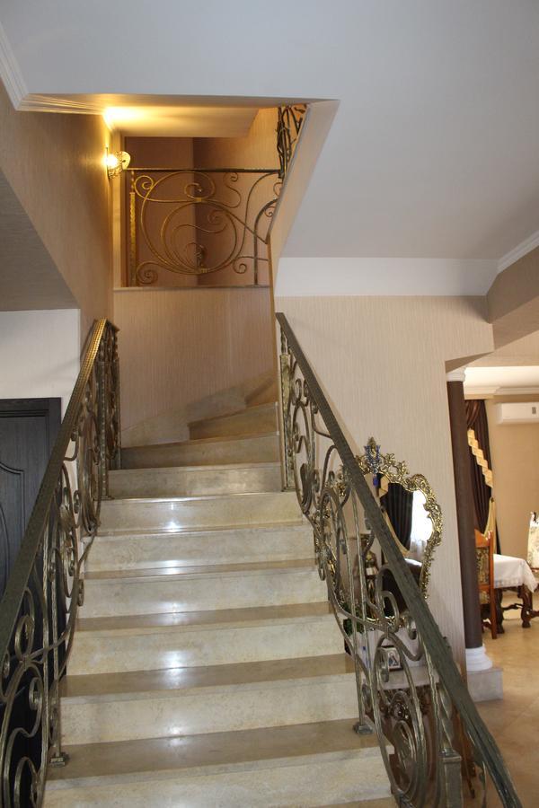 Leon Hotel Тбилиси Екстериор снимка