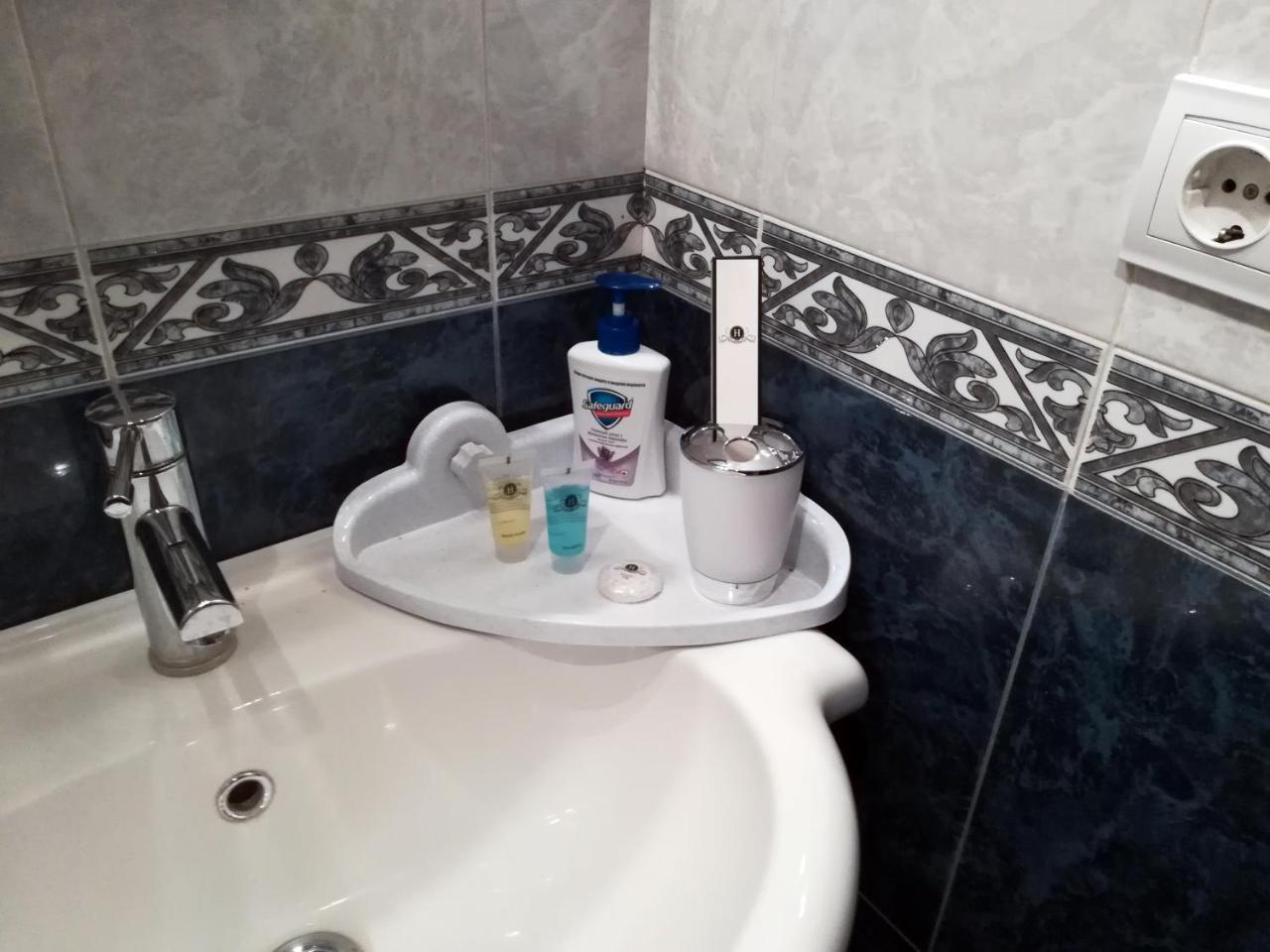 Leon Hotel Тбилиси Екстериор снимка