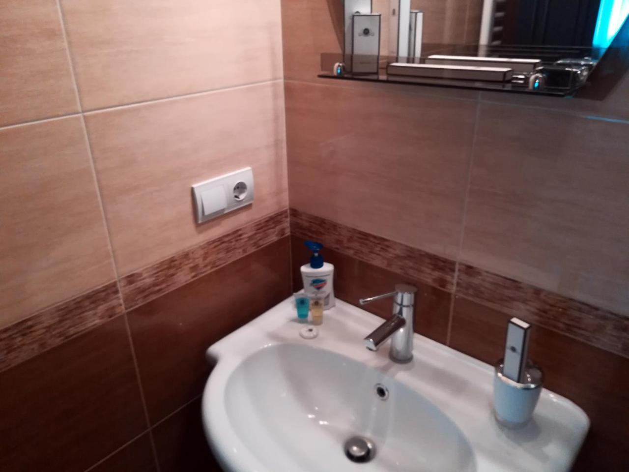 Leon Hotel Тбилиси Екстериор снимка