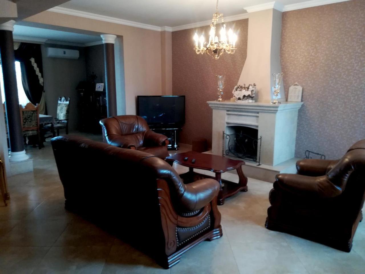 Leon Hotel Тбилиси Екстериор снимка